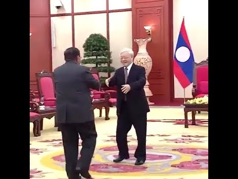 Ông Trọng bước đi khó khăn, chậm chạp