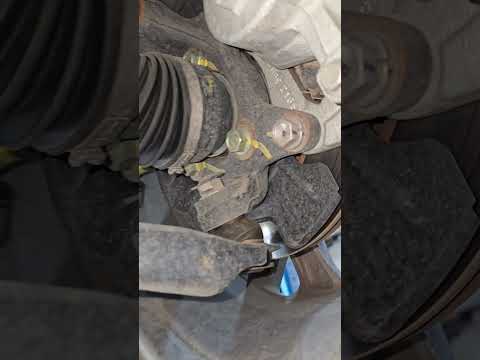 <strong>Toyota</strong> Rav4 front wheel Aram Ball joint damage #auto #mechanic