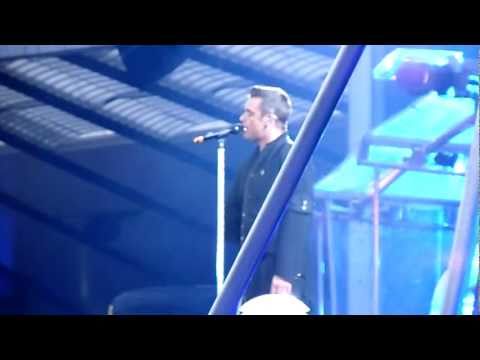 Progress Live 2011: Robbie Performs Come Undone At Glasgow (24 June)