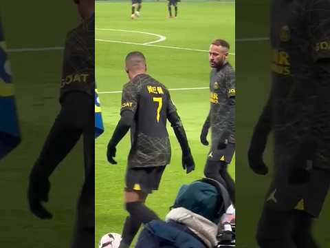 جدال حول تنفيذ ركلة الزاويه بين نيمار ومبابي