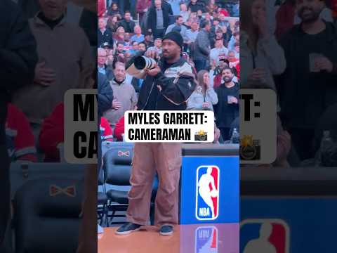 Myles Garrett has his camera courtside and is ready to moonlight as a photographer tonight! 📸