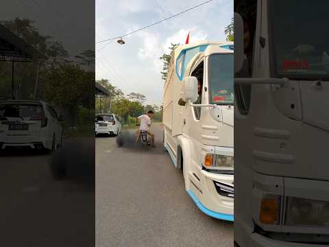 Karma suami pasang cumi cumi darat di truck macan madura 🤭