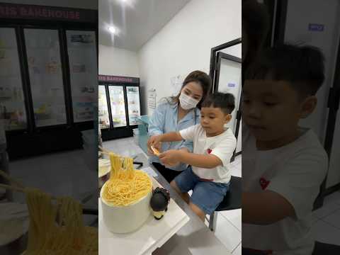 PART 1 cake indomie terbang buatan anak umur 6 taun 🥰  #dekorasicake #indomie