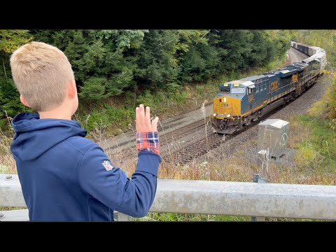 TRAIN TRACKERS  - # 34   REAL TRAIN VIDEOS FOR KIDS  / CSX FREIGHT TRAINS
