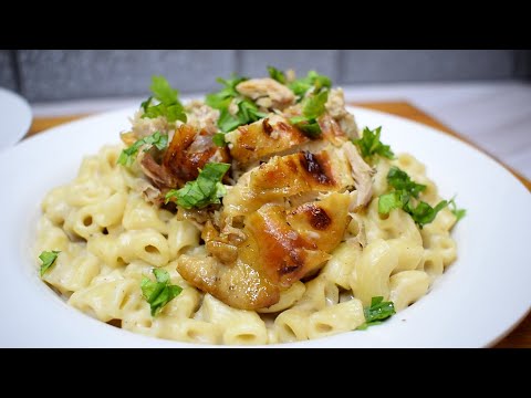 مكرونة بالدجاج والصلصة البيضاء