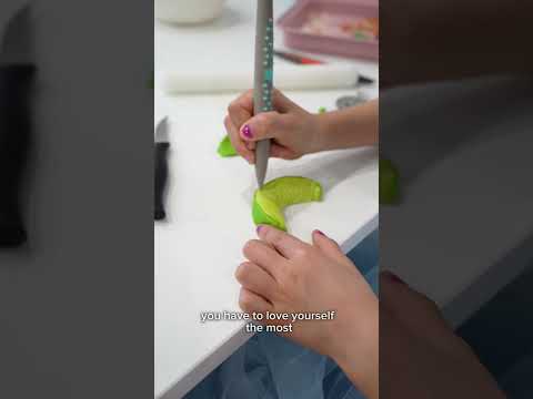 Making a pho cake together!