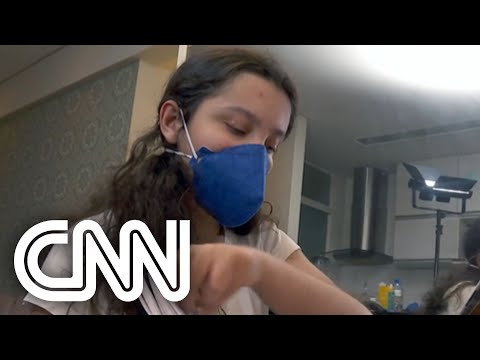 Família viaja mais de 30 horas para vacinar adolescente com comorbidade | CNN DOMINGO