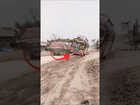 Pak land local bus crossing 22wahelar #youtubeshorts #automobile #trendingshorts #travel #shorts