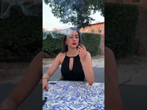 With the sun out in Europe, we’re  daydreaming about our summer plans and of course the parties 😍