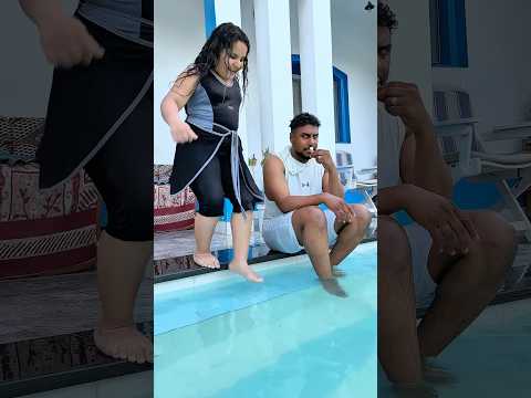 بنت صغيره عايزه تنزل حمام السباحه 😂 #حسين_الطيرى