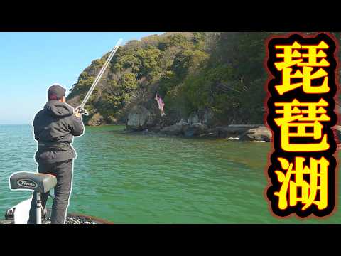 改造したビッグベイトを岸際で「ちょっとだけ」沈めると…