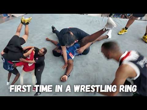 Chiseled Adonis Enters A Wrestling Ring For The First Time EVER At Dreamcon | With @InTheClutchEnt