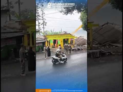 Pembongkaran Bangunan Liar di Ciater Jadi Tontonan Warga #subang#ciater #ciatersubang #subangnews