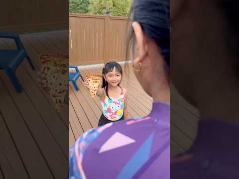Pizza Hack at the Pool 🍕😂