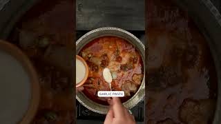 Today’s clue is the rich, red Rogan Josh! Can you guess the thali now? Drop your answers! ✨
