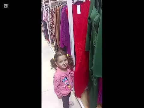 Teodora  u shopingu