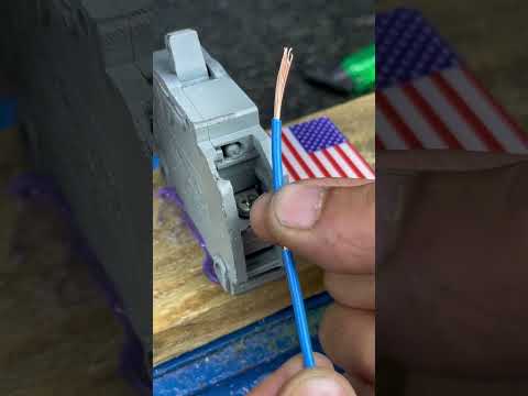 How to connect a wire straight#ElectricFixUSA #BreakerWireTrick #ProElectricianTip #SecureConnection