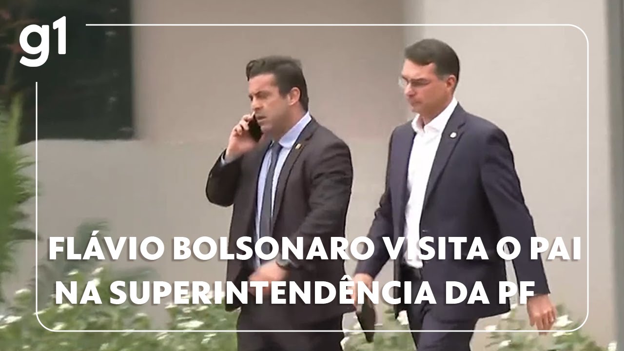 Flavio Bolsonaro visita pai na Superintendência da Polícia Federal