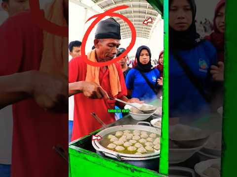 Demi Ramai Pembeli, Kakek ini Tega Gunakan Sosok Penglaris😱‼️#bakso #streetfood #kulinerunik #shorts