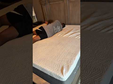 This memory foam gel infused cooling mattress feels sooo good! #mattress #bestmattress #novilla