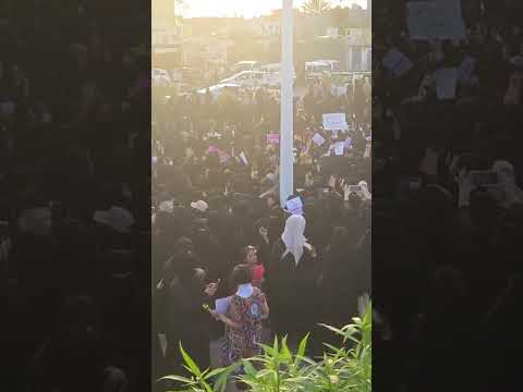 نساء عدن تنتفض على الانتقالي والشرعية بسبب تردي الخدمات وانهيار الوضع!