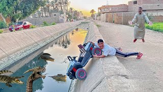 لما عربية اخوك الصغير تقع منو في الترعه😱😂|عمر نصر 