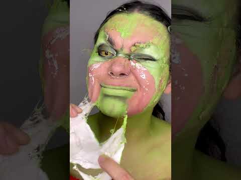 The Grinch SFX Makeup Removal 🎄#GrinchMakeup #Grinch #ChristmasMakeup #SFXMakeupRemoval #Grinchmas