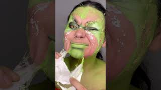 The Grinch SFX Makeup Removal 🎄#GrinchMakeup #Grinch #ChristmasMakeup #SFXMakeupRemoval #Grinchmas