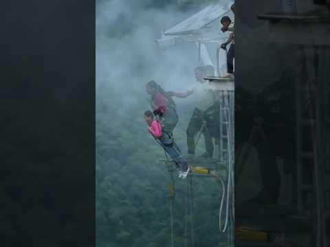 Himalaya bungee jumping #trendingshorts #youtubeshort #viralshort😱😱😱😱