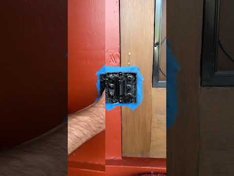 🚪 Genius spray painting hack! #spraypaint #hometips