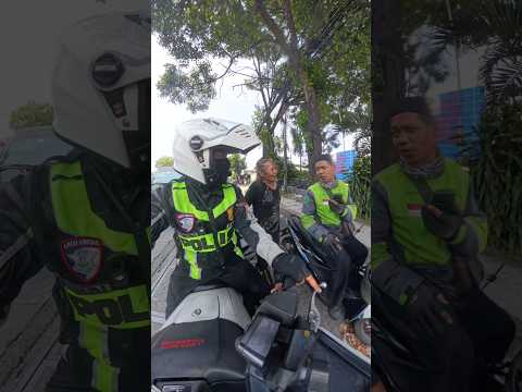 Seorang nenek kebingungan naik transportasi umum, sampai jalan kaki untuk menuju ke tempat tujuan 🥹