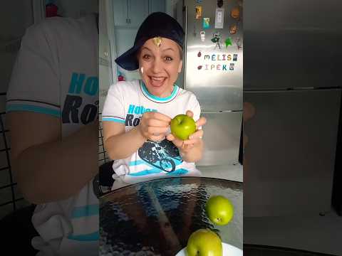 Kardeşimle elmanın etiketlerini yüzümüze yapıştırdık😂😂#funny #funnyvideos