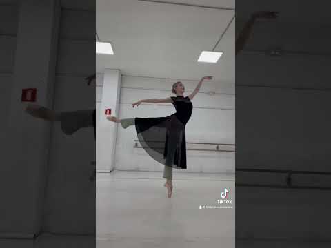 Dancing in the studio | Intermezzo Ambassador Ellen Makela