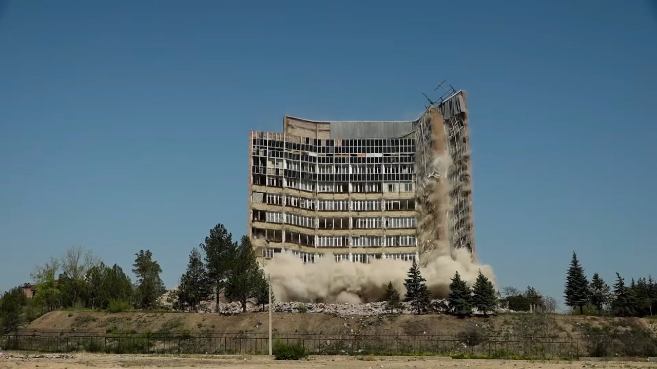 تم تفجير المبنى تحت الطوارئ السابق لوزارة الدفاع