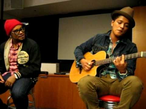 Bruno Mars - Nothin On You (Solo Remix) (2010 Private Acoustic Live at OMD L.A.)