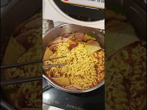 DIY RAMYUN • MUKBANG #fyp #ramennoodles #ramen #food #fishcake #kimchi #sausage #hotdog
