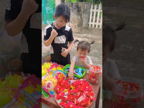 Hai chị em tội nghiệp đi mua kẹo và cái kết đau lòng😭😭😭#short