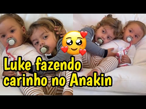 FILHO DO LUCCAS NETO FAZENDO CARINHO NO IRMÃO!