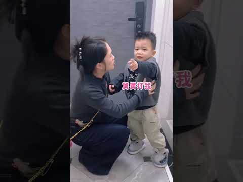 舅舅教训孩子，妈妈突然回来，小童童操作绝了