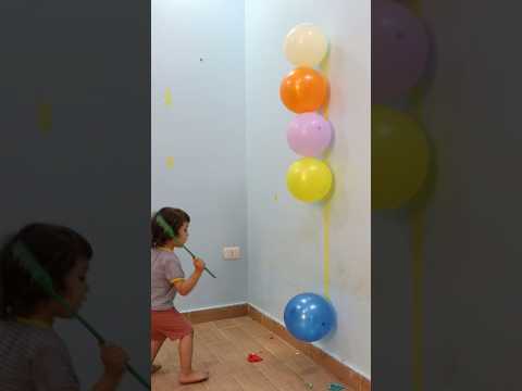 عمر فرقع بالونات على الحائط كلها 🎈🥰
