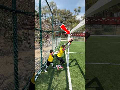 Cuando el defensa ayuda al portero ❌🥅