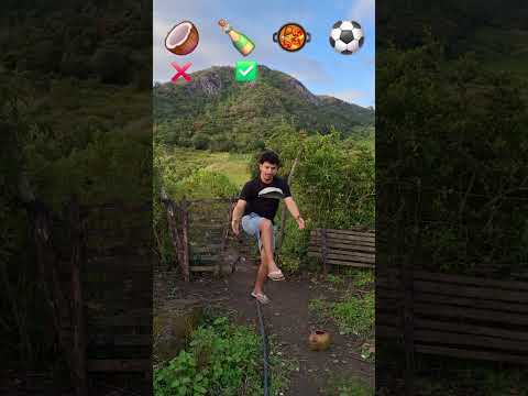 fazendo embaixadinhas com objetos aleatórios 😱 ⚽️ #football #soccer #shorts