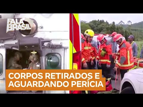 Queda de helicóptero Caeiras: corpos das vítimas são retirados do local do acidente