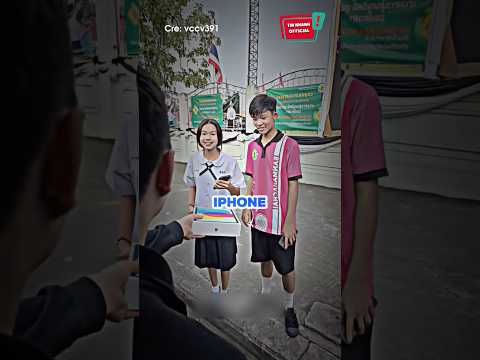 Thanh niên hữu duyên tặng <strong>iPhone</strong> cho bất kỳ <strong>ai</strong>: 😆 #shorts