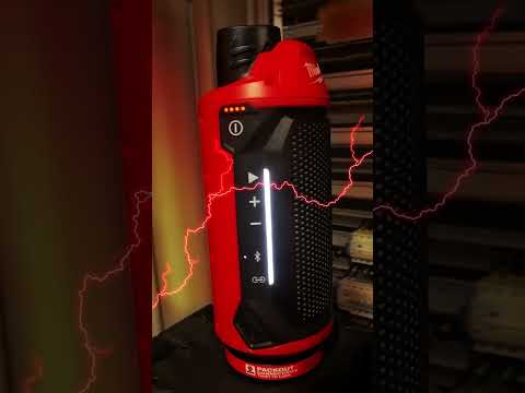 Głośnik Bluetooth M12SPEJSG2-0 od Milwaukee - kozacki design i mocny dźwięk. Fajna alternatywa radia