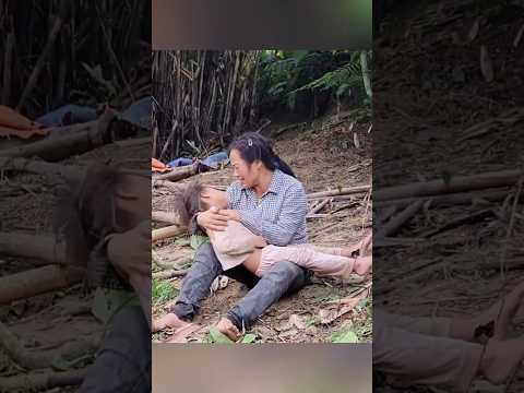 3 poor mother and daughter - rotten bamboo house #bamboohouse #singlemom #construction #storm#Rain