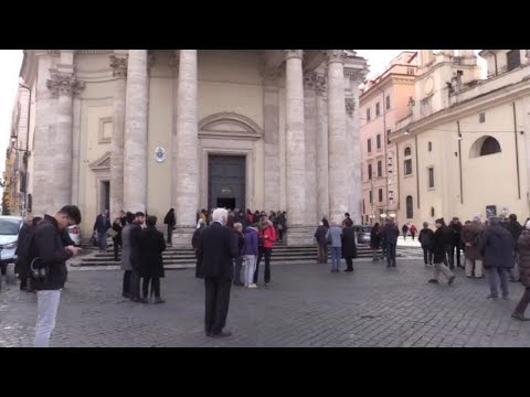 Addio a Ennio Calabria, l'ultimo saluto al maestro alla Chiesa degli Artisti a Roma