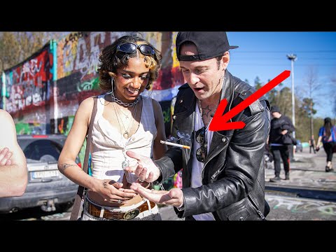 Street Magic in Stockholm 🇸🇪 -Julien Magic