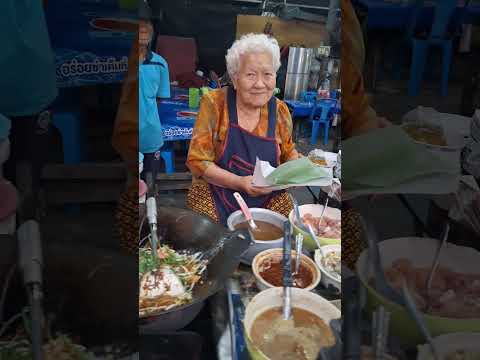 สองตายายคู่ชีวิตวัย 82 ขายหอยทอดผัดไทย ตลาดเมืองพล ขอนแก่น