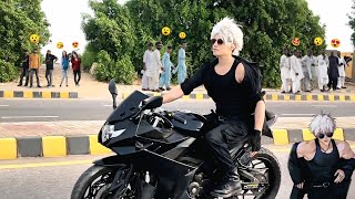 Gojo satoru on Bike 🏍️ Caught amazing public reactions 🇵🇰😲 Bike name???